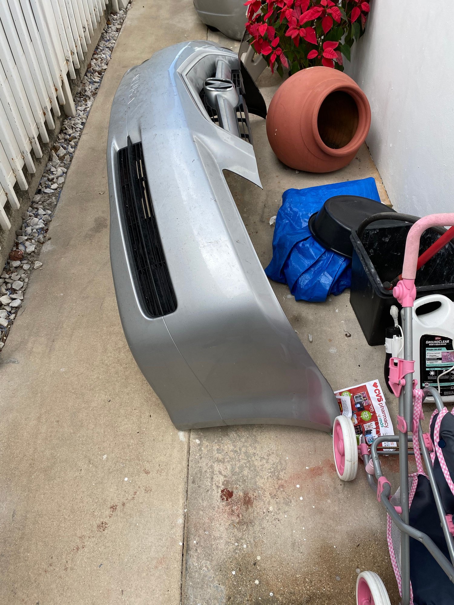 Exterior Body Parts - SOLD: 04-06 TL Front bumper with grille and bumper plugs - Used - 2004 to 2006 Acura TL - Miami, FL 33126, United States