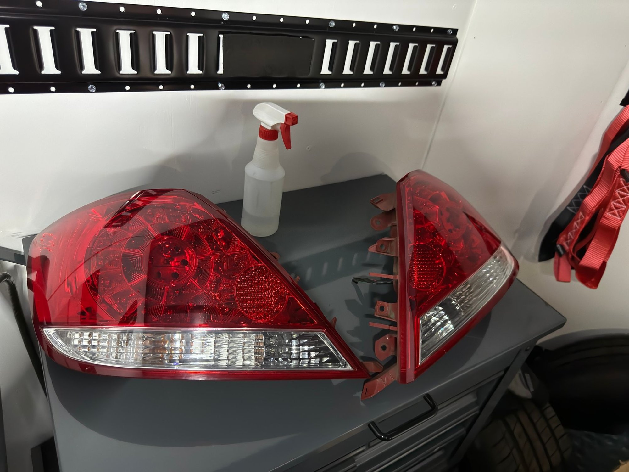 2006 Acura RL - Tail Lights complete - Accessories - $60 - Katy, TX 77494, United States