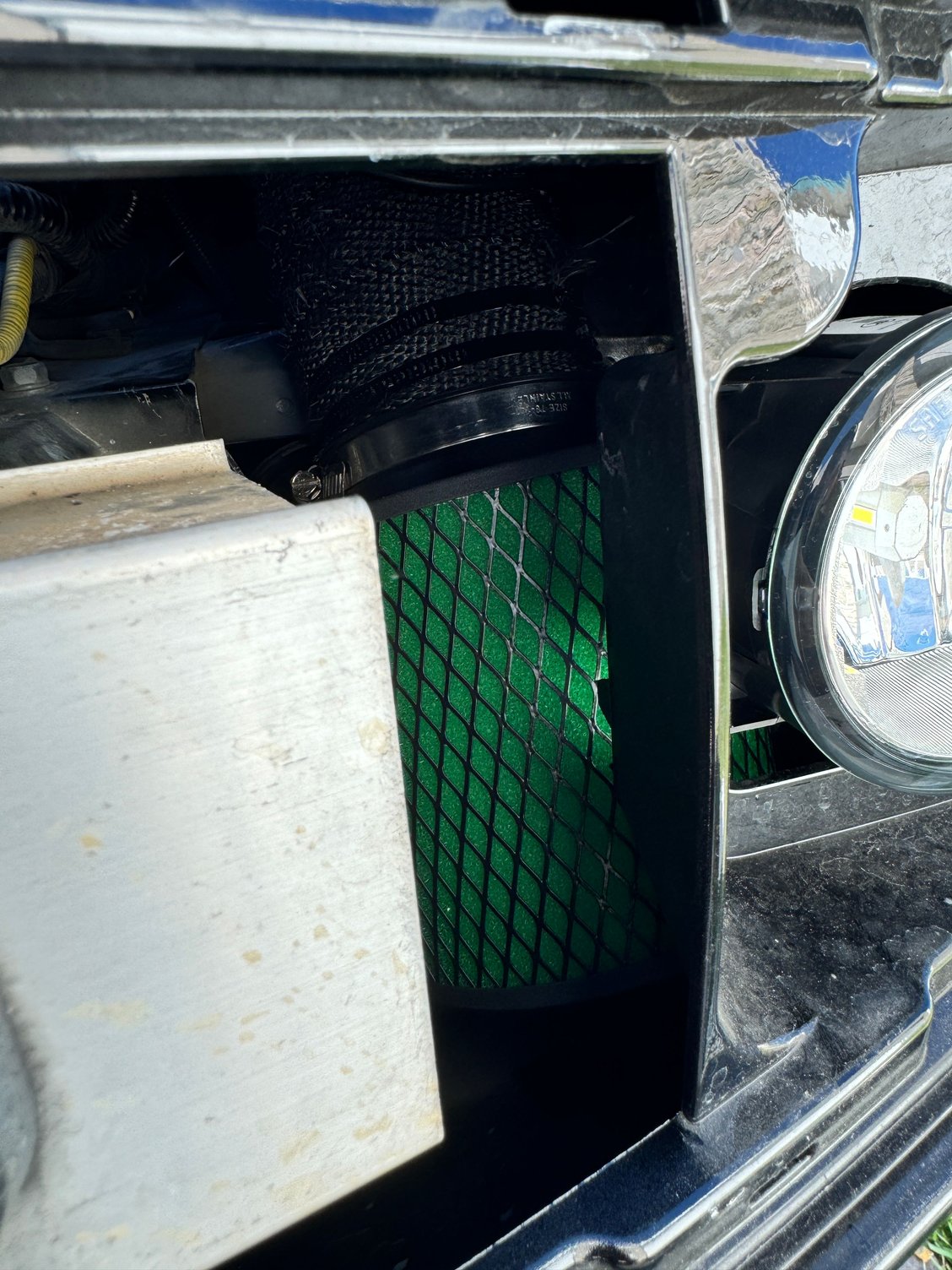 Next step would be drill holes on the fog loght grill cover to get some air into it.