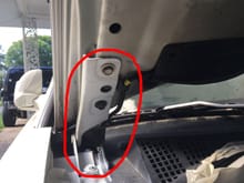 The 2.5TL hood attaches to the 3.2TL hinges