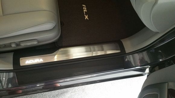 Black illuminated sills w/ OEM mat