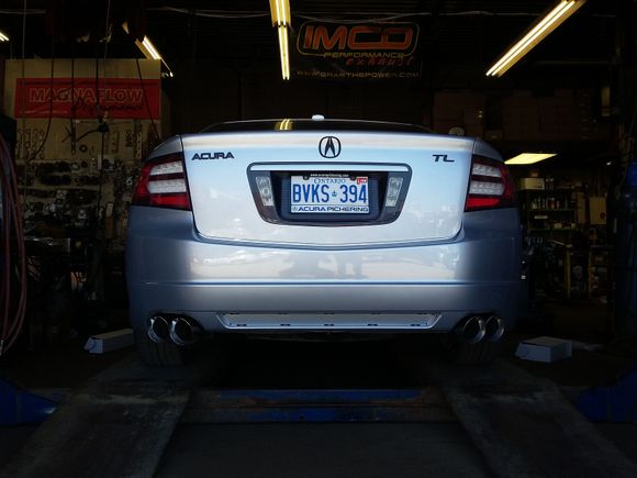 Custom catback with all muffler deletes: RV6 PCDs - Straight piped 2.5" - Magnaflow resonator - Y Pipe - 4" dual walled quad tips.