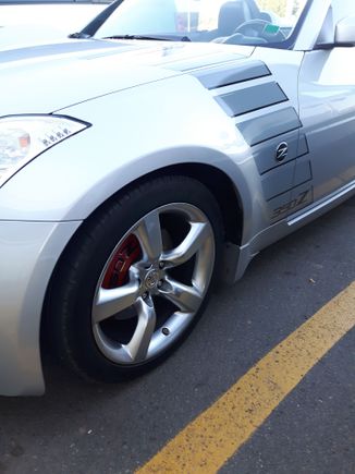 adam... you dont want this on your z?? look at those caliper covers :yuck