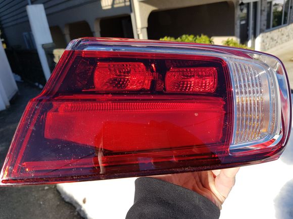 Rear passenger taillight (Front)