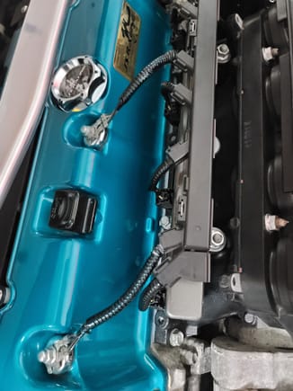 Since i installed the ktuned intake manifold thermal gasket, you must relocate the ground wires that originally connect to the intake manifold to the valve cover. The gasket acts like a insulator between the cylinder head and intake manifold preventing the ground cables from working properly. 
