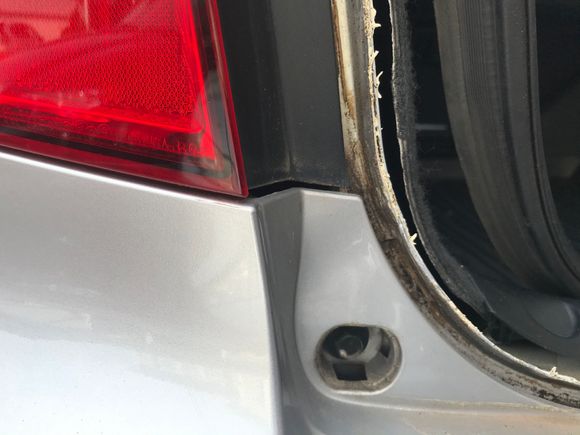 The left bumper/taillight gap is fine on the left.