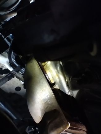 Wet around exhaust manifold