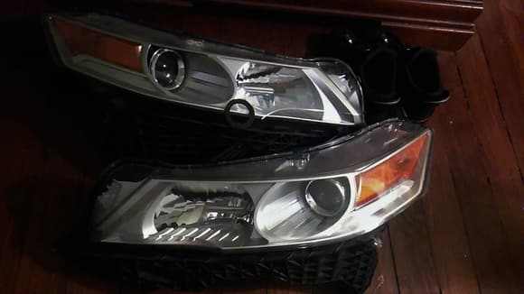 Thanks to "Heart TLs" whose assistance was critical in acquiring two headlights for modding.
Been thinking of something different, the Jewel Eyes look awesome and I wanted to go that route.
Decided against it though since it is becoming more popular 