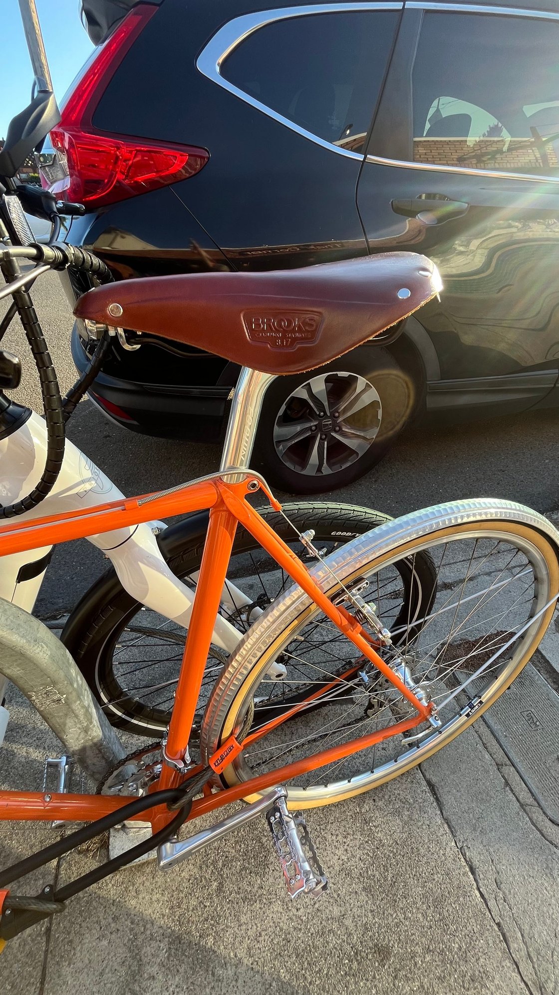 I don�t recall ever seeing a Seraph before but I like the chrome head lugs.