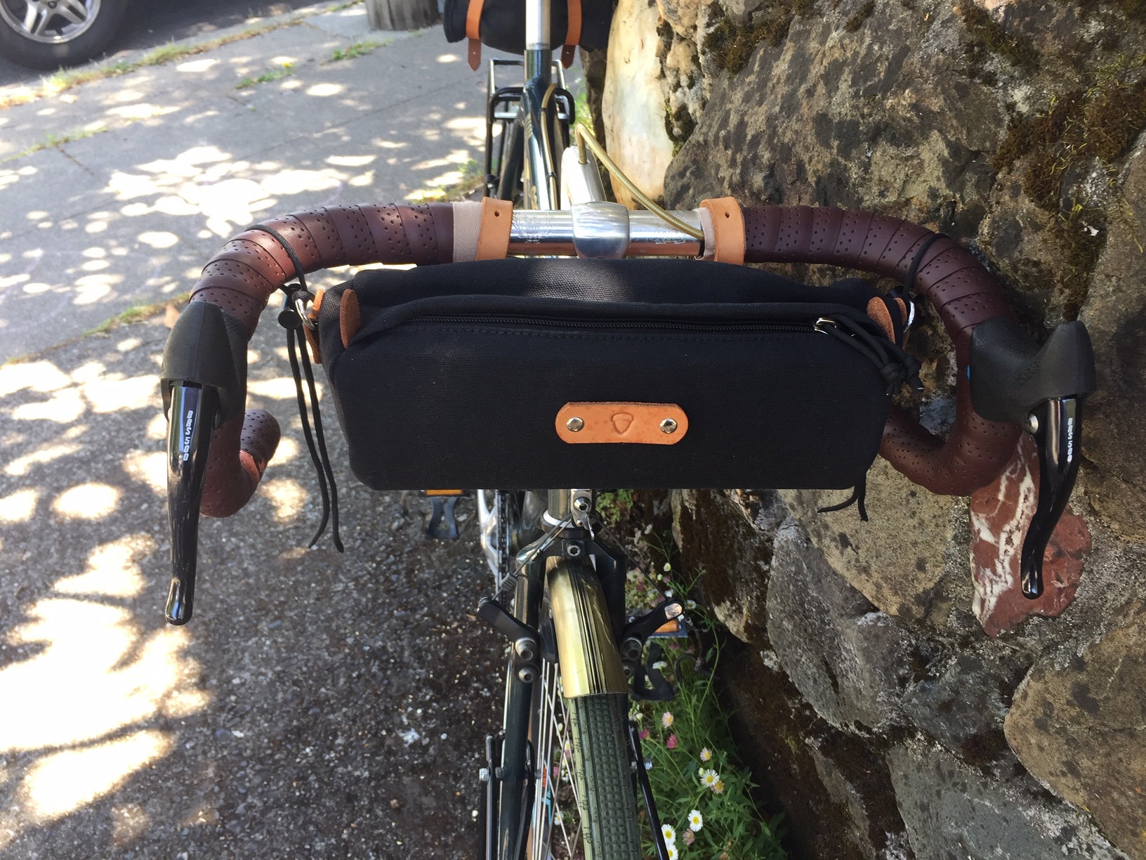 Acorn Bags: Handlebar Bag Review - Pedals, Packs, and Pinots