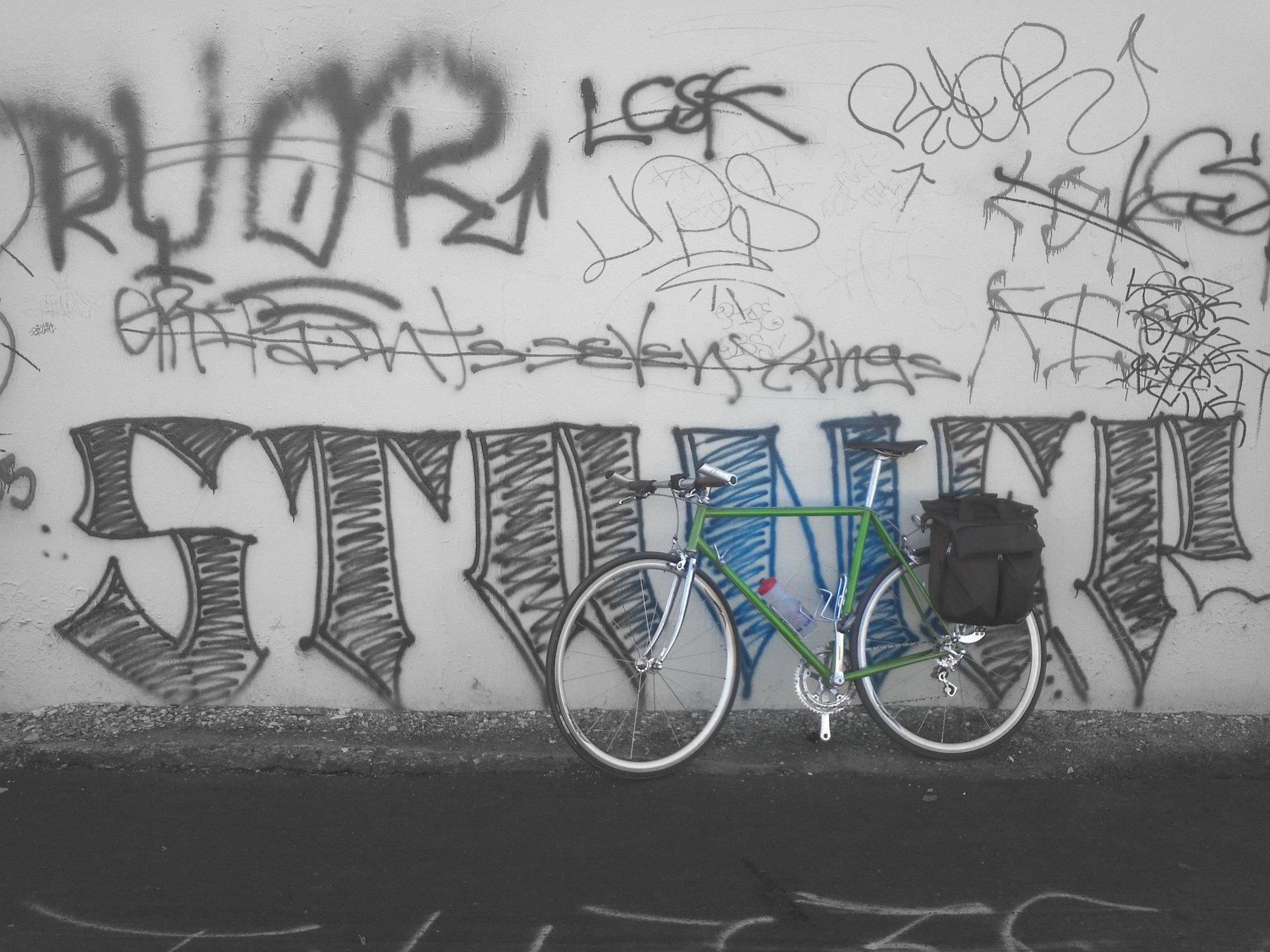 Show me pics of your bike with graffiti Page 3 Bike Forums