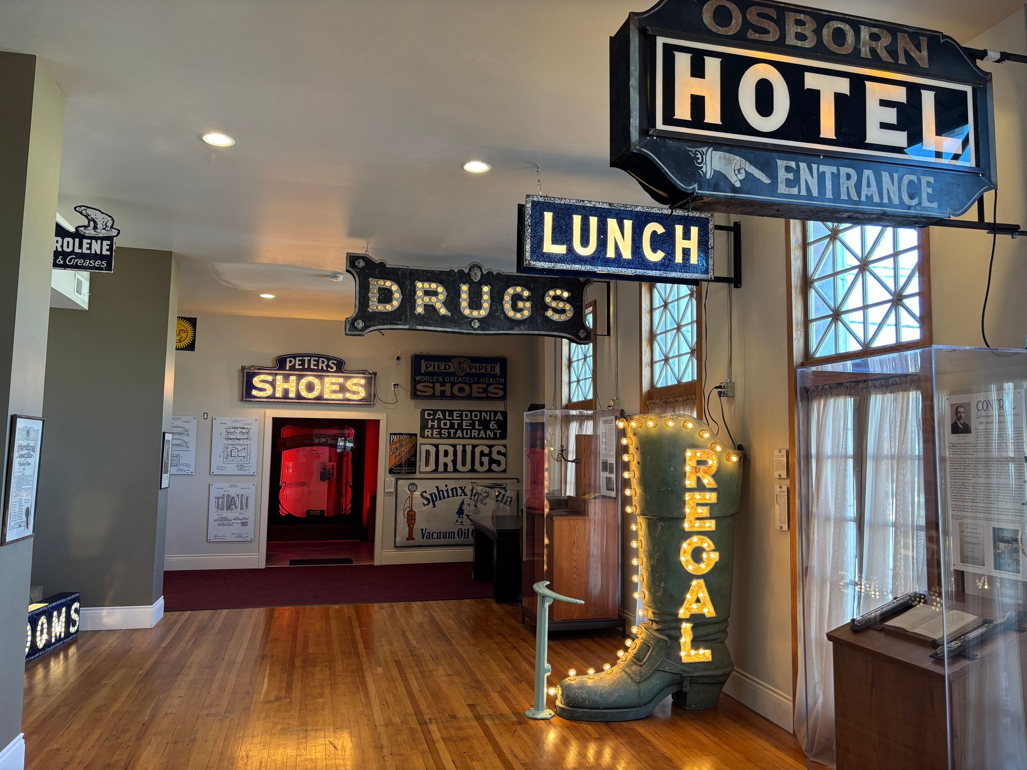 Who likes neon signs?