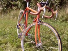 Saddle: Sella Anatomica X in Natural. |  Handle Bar:  Nitto Mod 55  | Stem: Nitto New Pearl | Tape: Fizik Microtex Honey Brown | Hoods: Rustine Gum