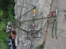 A pretty rough Gitane with Suntour upgrades but I am seeing asingle speed daily driver.