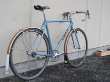 This is mu Curtlo from 2009.  Fixed gear/single speed Nortwest commuter.  Fun, Fun, Fun.