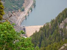 Zooming in close on the dam that holds all this water in. 