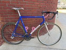 Bar tape and cages must go!  I may replace the fork with a steel unit …