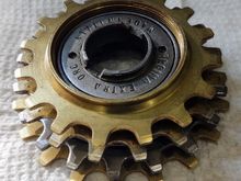 2. Begin by removing the sprockets. In this case the first three smallest are threaded together and then threaded onto the 4th sprocket, which is the first to thread to the Regina body.  