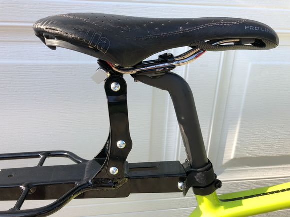 3 point attachment for stability. I’m using the extenders since I have enough seat post exposed above the clamp.