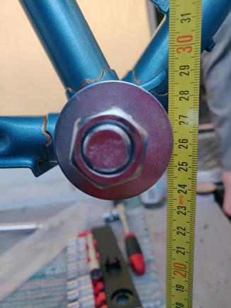 Maybe the bottom bracket would have sat too low if I had fitted this frame with 650B wheels: this is the bottom bracket height with 23c tyres on 700c wheels. 
