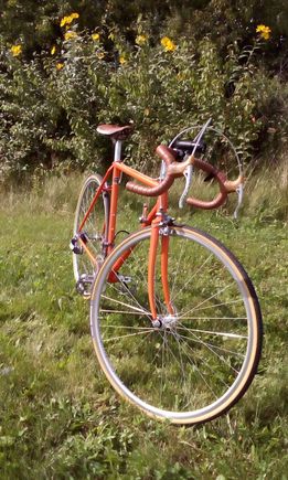 Saddle: Sella Anatomica X in Natural. |  Handle Bar:  Nitto Mod 55  | Stem: Nitto New Pearl | Tape: Fizik Microtex Honey Brown | Hoods: Rustine Gum