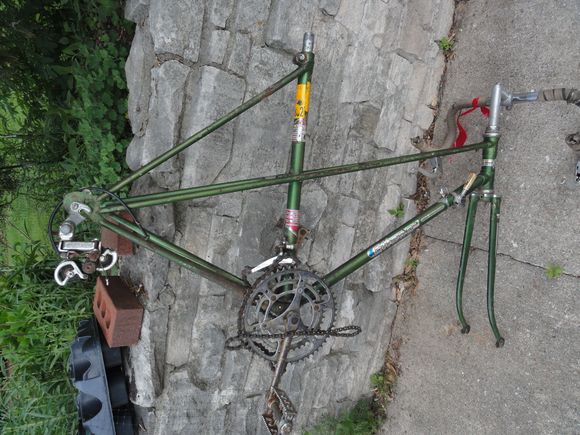 A pretty rough Gitane with Suntour upgrades but I am seeing asingle speed daily driver.