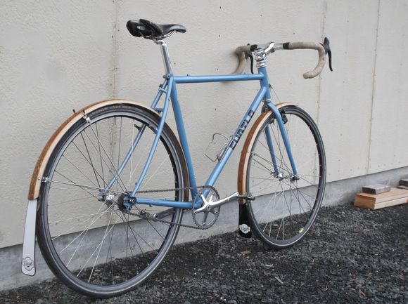 This is mu Curtlo from 2009.  Fixed gear/single speed Nortwest commuter.  Fun, Fun, Fun.