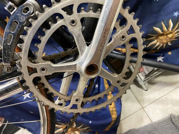 Fortunately the rusty caps cap off without a problem and the cranks came off with no issues too.
