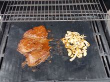 Steak and onions. Got carrots and ceasar salad too