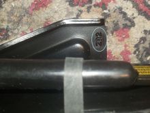 ZR2 jacks have "ZR2" stamped on their foot and have a warning on one of the top arms "USE ONLY ON VEHICLE SPECIFIED."