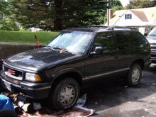 This is when i brought it home last year, before the torsion crank and 2" shackles. These are 225/75/15 tires on stock rims, they were defects and couldn't balance haha. I've since moved on to 235/75/15 wranglers on 18-hole Jimmy wheels
