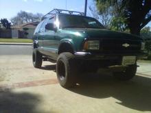 2.5 in rough country lift with 2 in pa body lift and 30 9.5 in tires