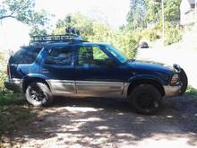 2.5" Rough Country lift with 30's