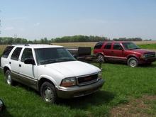Wifes Summer Truck 2000 GMC Jimmy 4.3 4L60E 2wd 4dr SLE. I put a 2007 4.3 eng with 70k in the Jimmy Last yr. Nice Jimmy 

And the Blaze 1997 Red Blazer 4dr 4wheel drive SLT