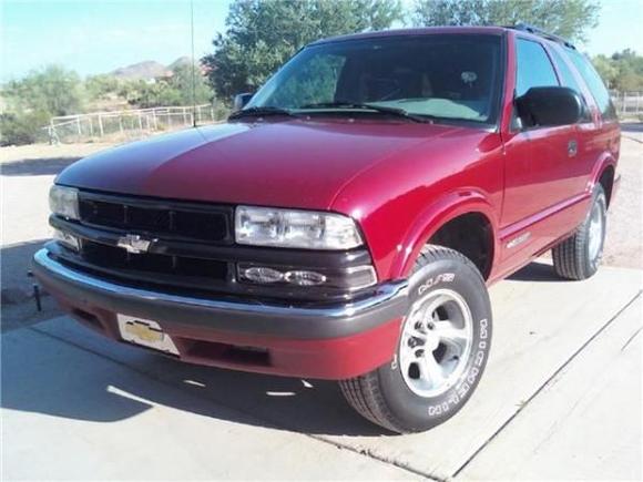 Front end, all black grille with chrome bowtie