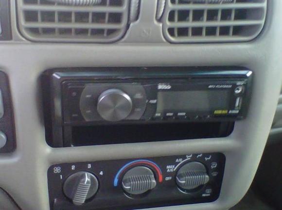 New head unit/new fusion speakers

Don't like the bracket system but it beats not having a radio that plays usb. 

I plan to get a better 1 din radio and a bracket that mounts in the middle.