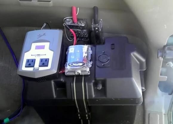 Deep Cycle Battery Box

400W Inverter, Cigarette Lighter Outlet, Fuse Block with Volt meter.

Connects to Fuse Block with 1/0 EPDM Welding Cable run to front Battery.