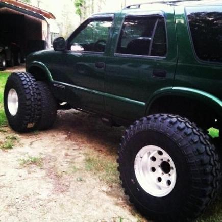 Had my 36 inch super swampers put on the rims and was just setting them up next to the blazer as is ; )