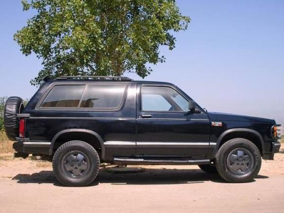 My Blazer after I painted rims in black (rims and rail guards were golden when I bought it)