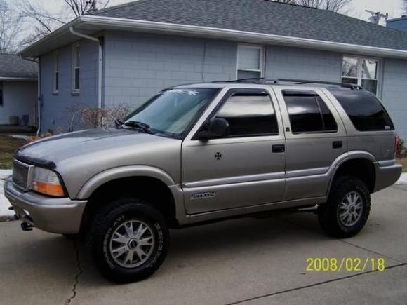 2 inch body, shackles and t-bar, 30x9.5 general grabber at 2's.