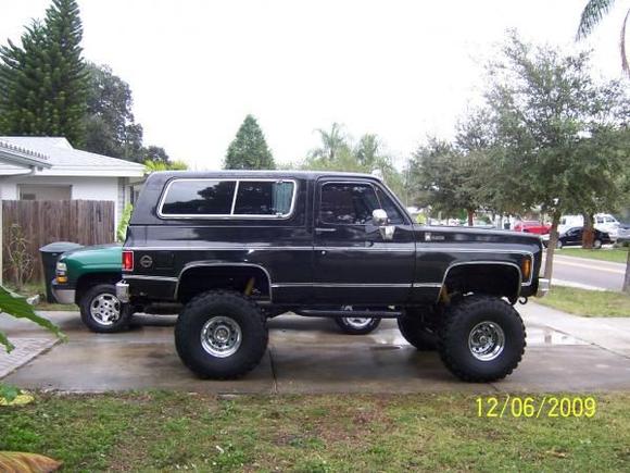Side view

1979 K5 with 10" Superlift fitted with 38x15.50x15 shoes.
Powered by 350 cui back by TH350