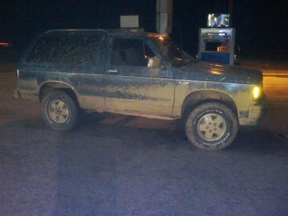 Ran out of gas and the gas stations are all  closed on the way home. Came into this one sputtering. The new tires made a fun day 4 wheeling and hunting but waiting on gas now LOL.