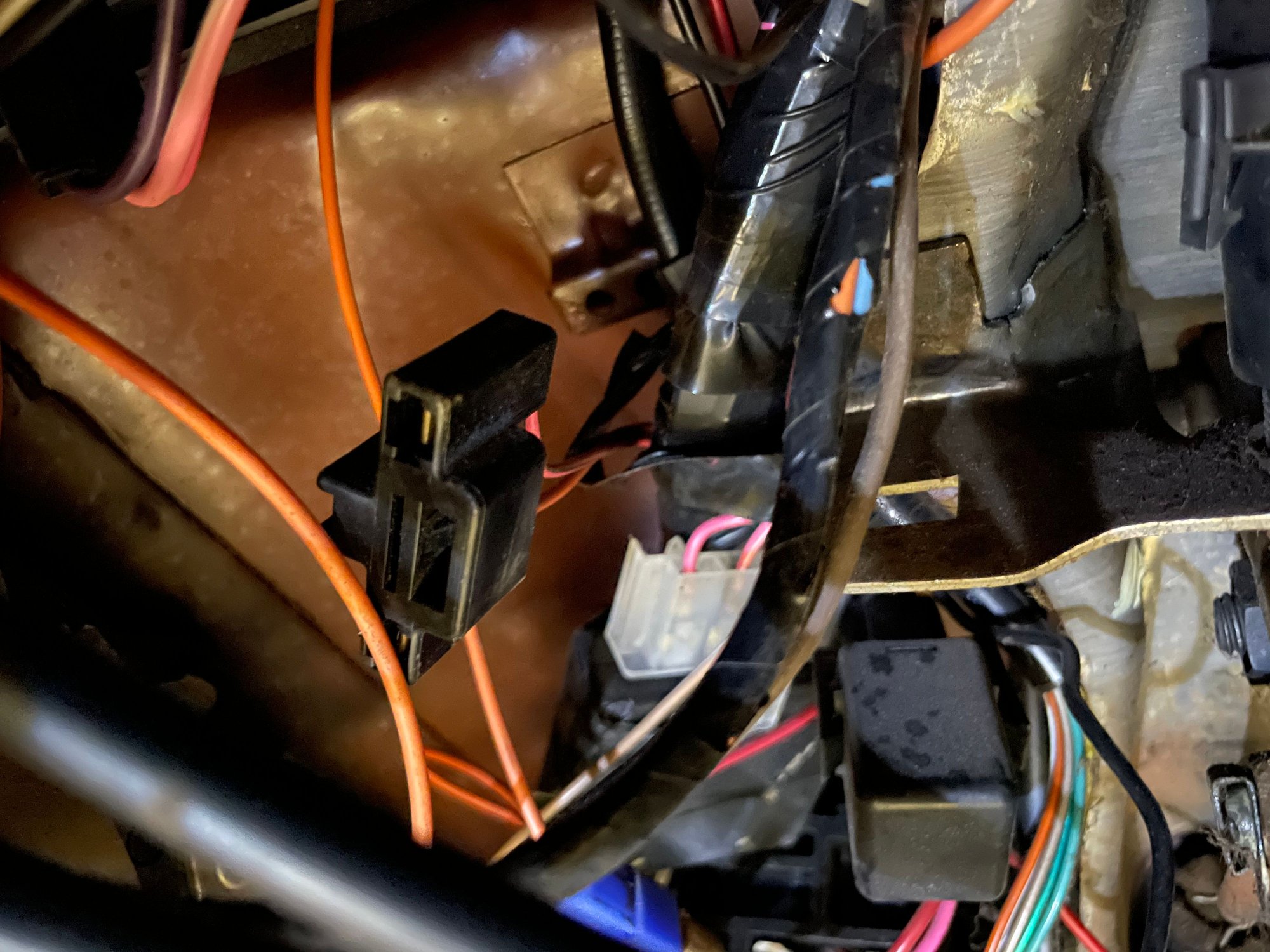 Is i possible for brake warning light. Or safetybelt warning?