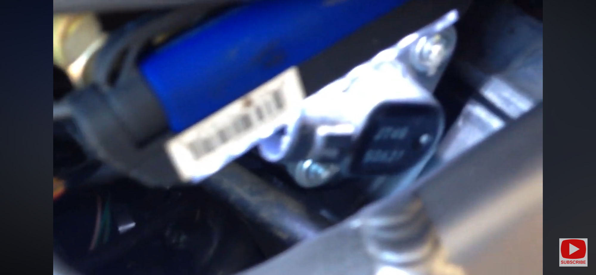 I unplugged this connection right above the cct it�s ether the fuel injection sensor or throttle sensor 