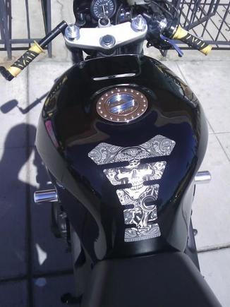 damn yellow grips....changed to black...i'll take a new photo.
