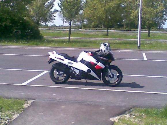 CBR1000F