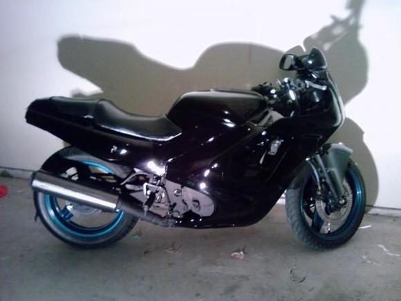 New gloss black paint, I'm in love now just powder coat wheels black