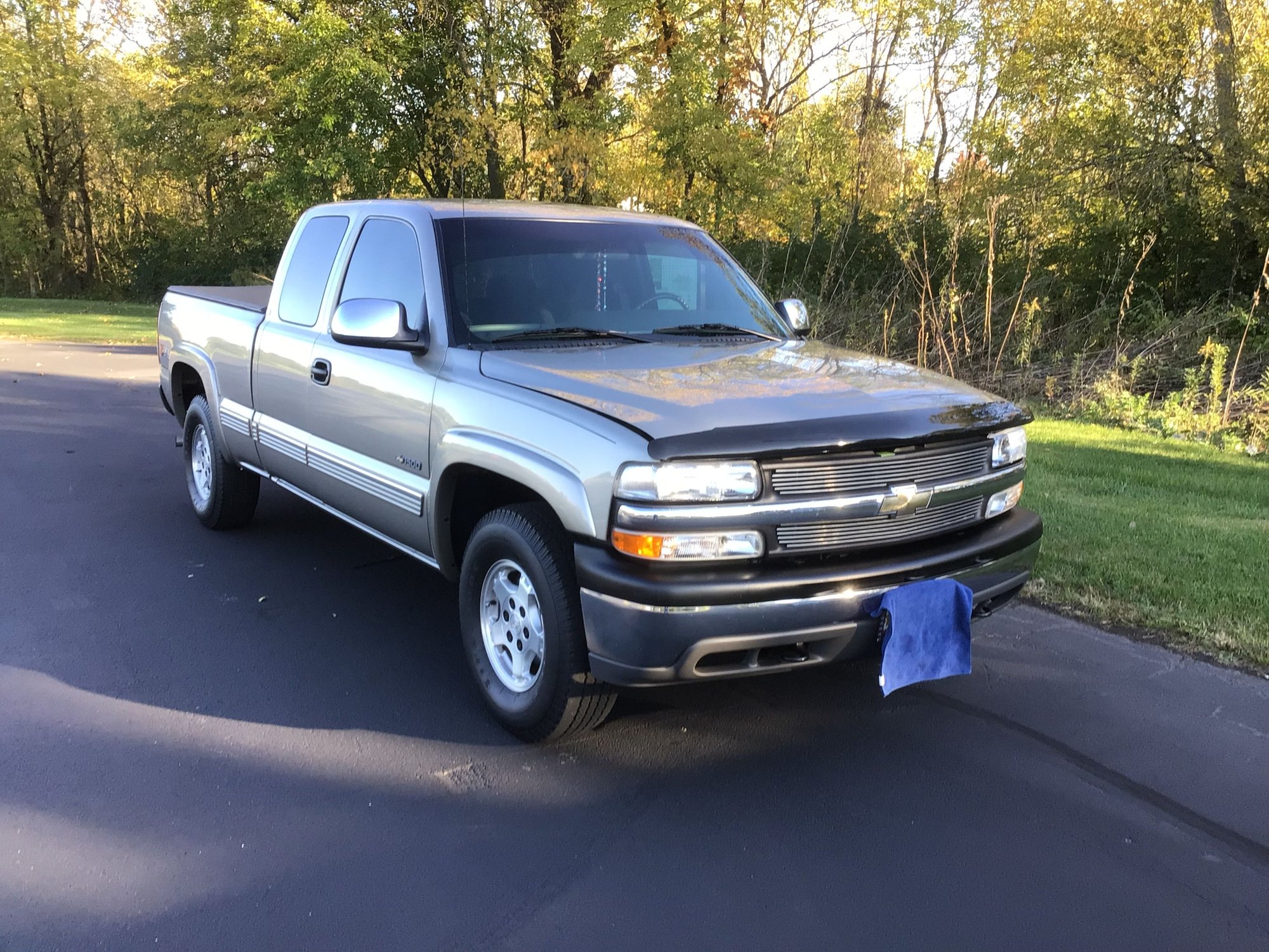 2001 Chevrolet Silverado 1500 - 2001 Chevrolet Silverado 1500 LS Extended Cab z71 - Used - VIN 1GCEK19T81E250125 - 8 cyl - 4WD - Automatic - Truck - Beige - West Chester, OH 45069, United States