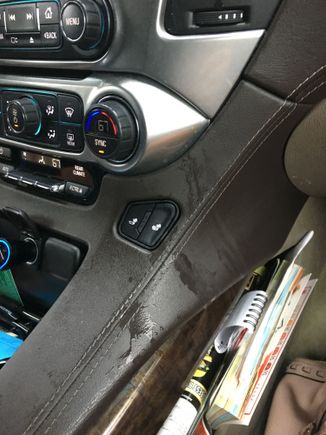 Center counsel gets wet from GPS antenna leak 2016 Tahoe
