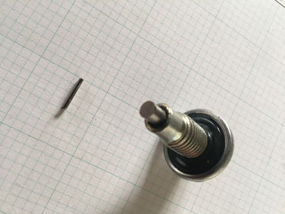1/2" long, approx 1/16" diameter